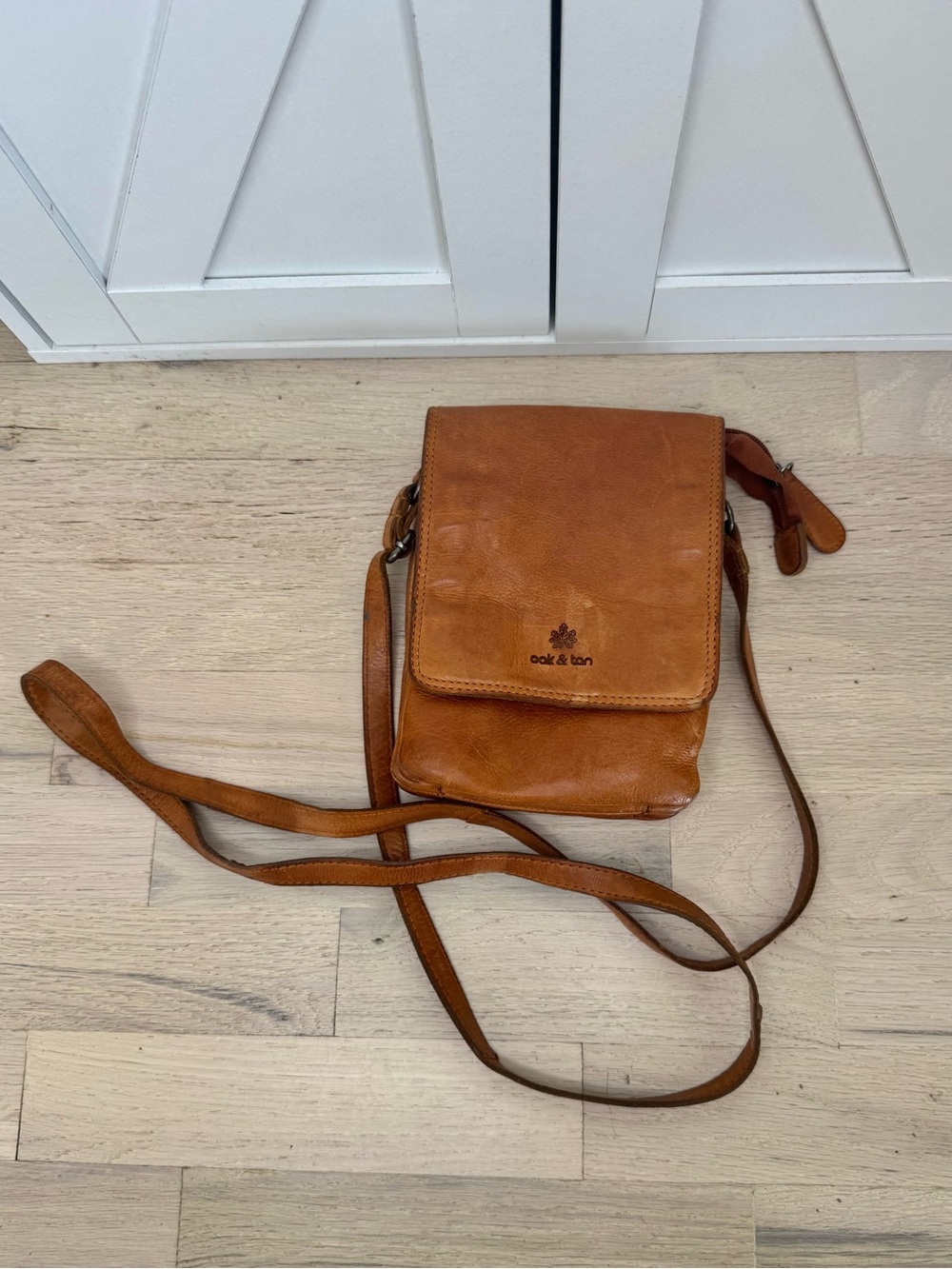 Oak & Tan Genuine Leather Crossbody